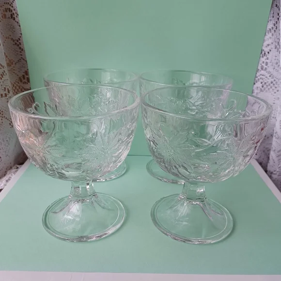 SET OF 4 PRINCESS HOUSE FANTASIA FOOTED DESSERT/SHERBET BOWLS POINSETTIA PATTERN - Picture 3 of 15